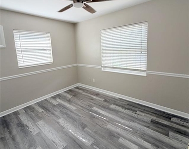 8068 23rd Avenue N - Photo Thumbnail 7