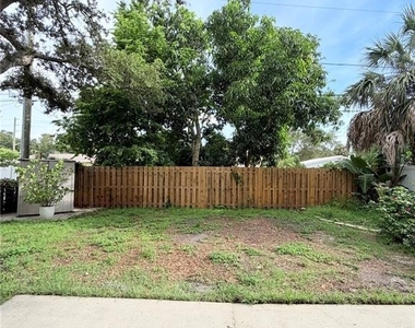 8068 23rd Avenue N - Photo Thumbnail 16
