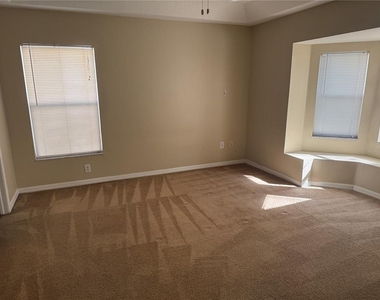 6509 Bridgecrest Drive - Photo Thumbnail 5