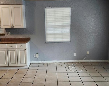 9809 N Jasmine Avenue - Photo Thumbnail 4