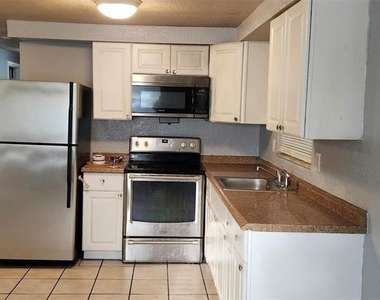 9809 N Jasmine Avenue - Photo Thumbnail 2