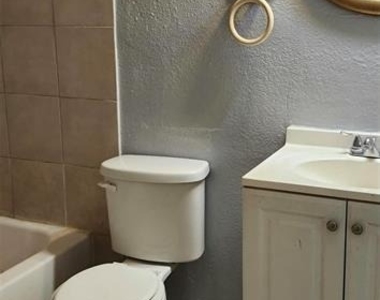 9809 N Jasmine Avenue - Photo Thumbnail 1