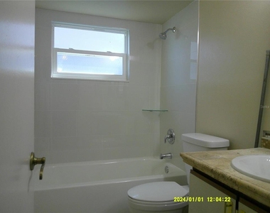 818 Vermont Woods Lane - Photo Thumbnail 17