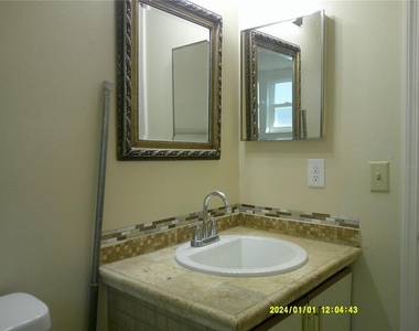 818 Vermont Woods Lane - Photo Thumbnail 20