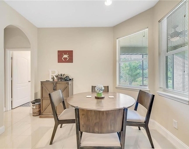 909 Summit Ash Court - Photo Thumbnail 9