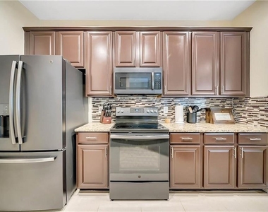 909 Summit Ash Court - Photo Thumbnail 8