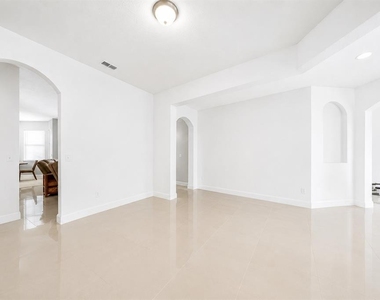909 Summit Ash Court - Photo Thumbnail 4
