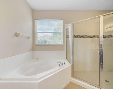 909 Summit Ash Court - Photo Thumbnail 13