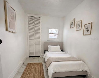5228 Andrus Avenue - Photo Thumbnail 4