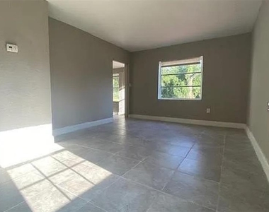 907 Columbia Street - Photo Thumbnail 13