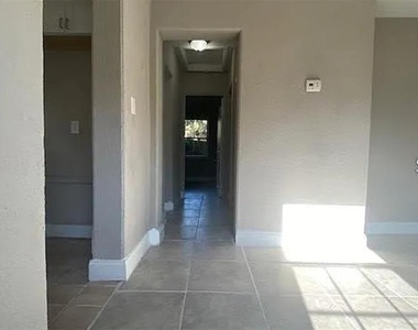907 Columbia Street - Photo Thumbnail 11