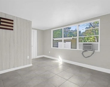907 Columbia Street - Photo Thumbnail 4