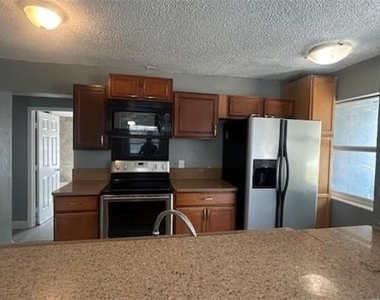 1025 25th Street - Photo Thumbnail 2