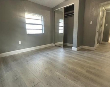 1025 25th Street - Photo Thumbnail 11