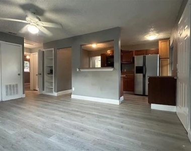 1025 25th Street - Photo Thumbnail 4