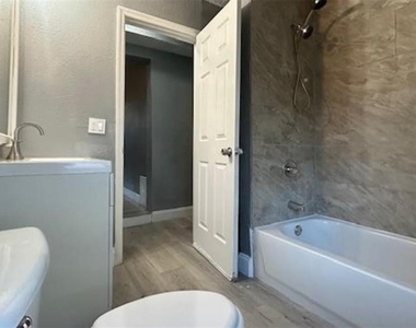 1025 25th Street - Photo Thumbnail 15