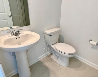 2658 Armstrong Ave - Photo Thumbnail 8