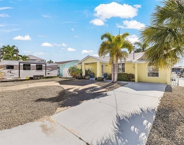 12262 Boat Shell Dr - Photo Thumbnail 5