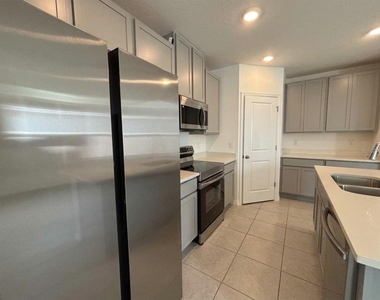 2727 San Marco Way - Photo Thumbnail 9