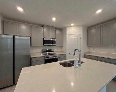 2727 San Marco Way - Photo Thumbnail 8