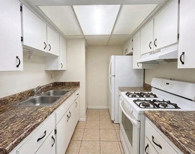 1103 Cypress Gardens Boulevard - Photo Thumbnail 3