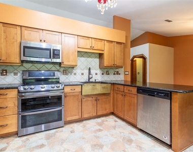 7115 Sw 80th Avenue - Photo Thumbnail 5