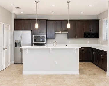 11537 Chateaubriand Avenue - Photo Thumbnail 3
