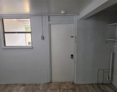 2205 1/2 S Park Avenue - Photo Thumbnail 32