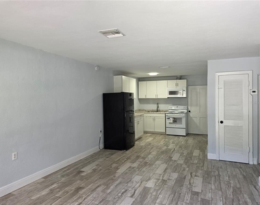 2205 1/2 S Park Avenue - Photo Thumbnail 7