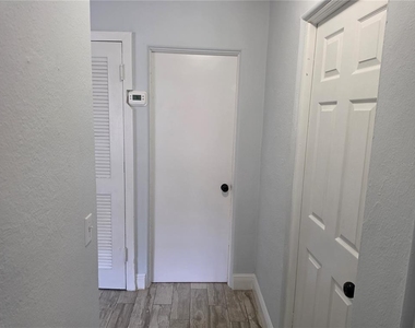 2205 1/2 S Park Avenue - Photo Thumbnail 13