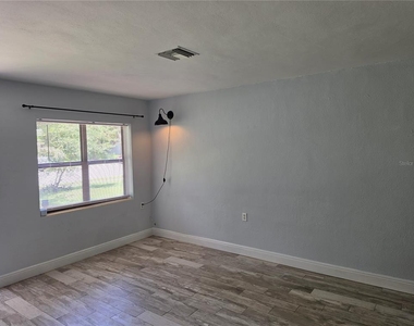 2205 1/2 S Park Avenue - Photo Thumbnail 2