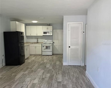 2205 1/2 S Park Avenue - Photo Thumbnail 4