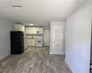 2205 1/2 S Park Avenue - Photo Thumbnail 6