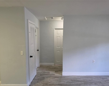 2205 1/2 S Park Avenue - Photo Thumbnail 10