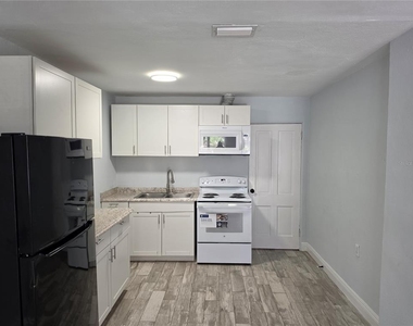 2205 1/2 S Park Avenue - Photo Thumbnail 8