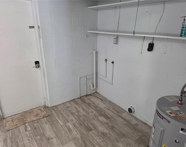 2205 1/2 S Park Avenue - Photo Thumbnail 31