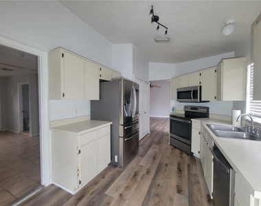 9827 Dean Cove Lane - Photo Thumbnail 2