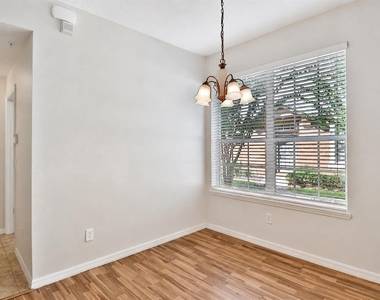 745 Ashworth Overlook Drive - Photo Thumbnail 6