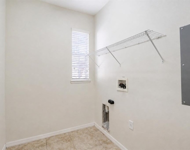 745 Ashworth Overlook Drive - Photo Thumbnail 16
