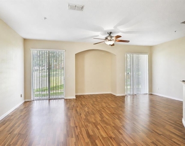 745 Ashworth Overlook Drive - Photo Thumbnail 7