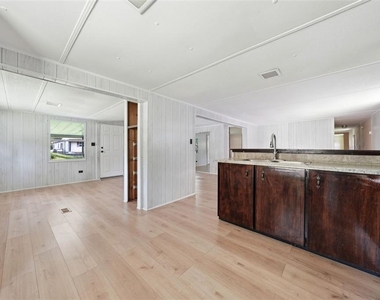 1096 Navajo Drive - Photo Thumbnail 8