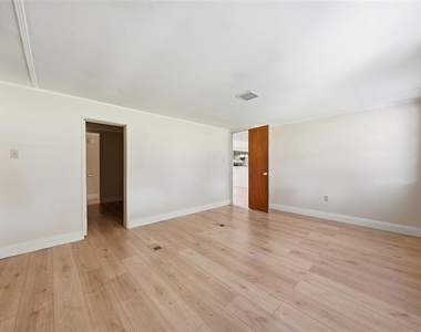 1096 Navajo Drive - Photo Thumbnail 20