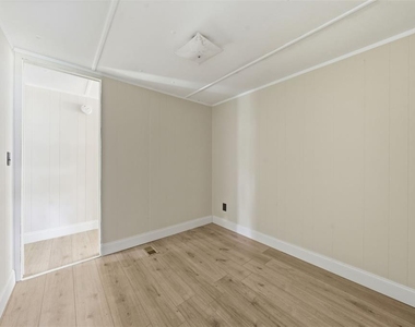 1096 Navajo Drive - Photo Thumbnail 18