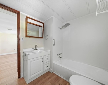 1096 Navajo Drive - Photo Thumbnail 14