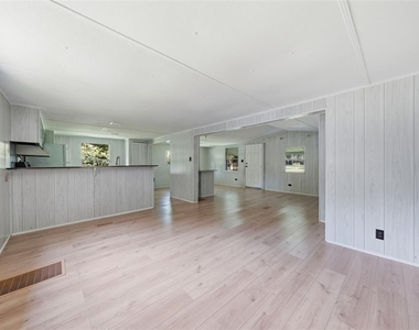 1096 Navajo Drive - Photo Thumbnail 5