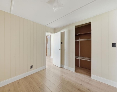1096 Navajo Drive - Photo Thumbnail 16