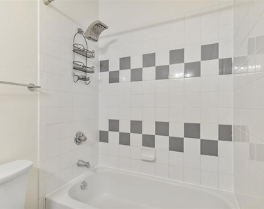 7565 Plantation Circle - Photo Thumbnail 16