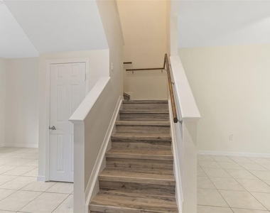 7565 Plantation Circle - Photo Thumbnail 8