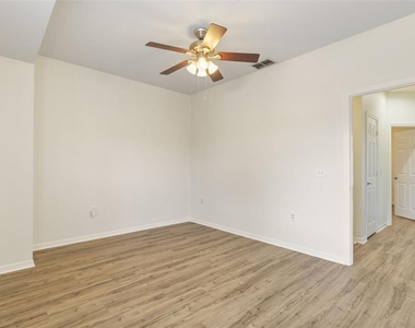 7565 Plantation Circle - Photo Thumbnail 12