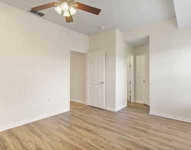 7565 Plantation Circle - Photo Thumbnail 13